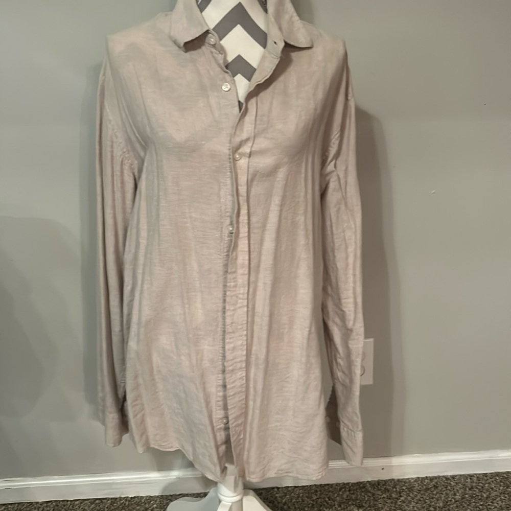 Men’s Banana Republic beige button up shirt. size XL.